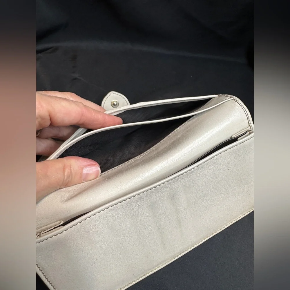 Gucci Tan and Brown GG Monogram Wallet - Picture 16 of 16